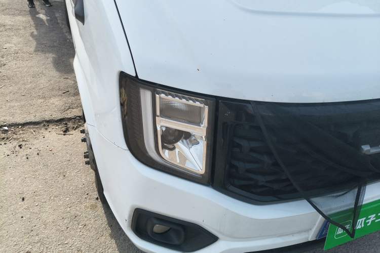 Used JMC Fushun 2023 2.0T Automatic Long-Wheelbase Mid-to-High Roof Commercial Van-Type Transport Vehicle – 2/3 Seats
