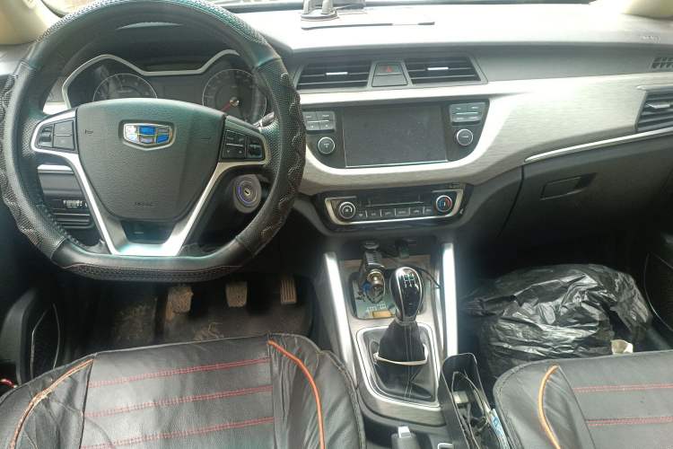 Used Geely Auto Vision X3 2017 1.5L Manual Elite Model Center Console