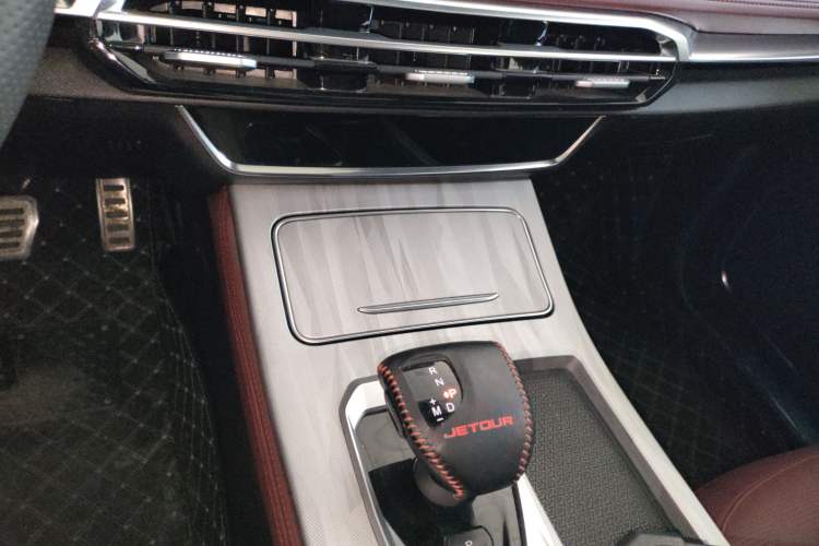 Used JETOUR X70 PLUS 2023 1.6T DCT Stronger 5-Seater

