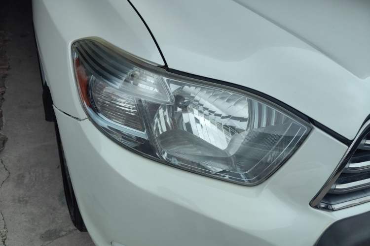 Used Toyota Highlander 2011 2.7L Two-Wheel Drive 5-Seater Sport Edition Right Front Headlight