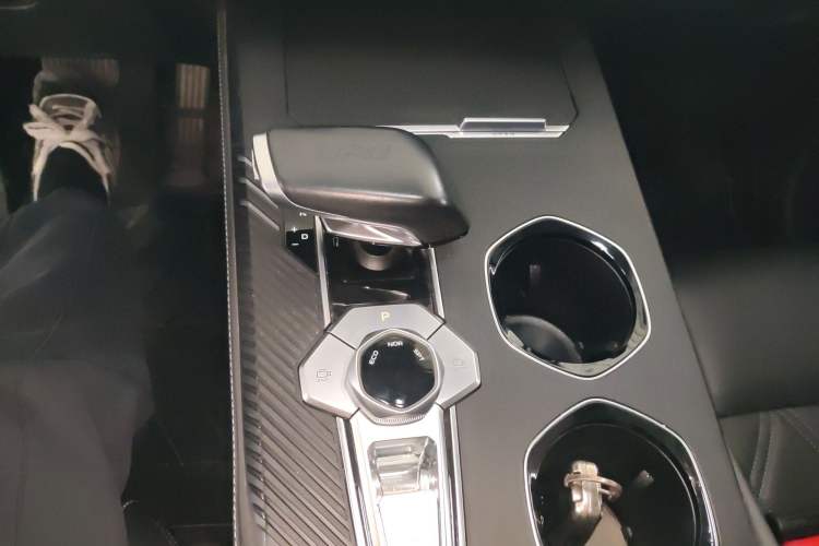 Used CHANGAN UNI-K 2024 2.0T Two-Wheel Drive Global Edition Gear Lever