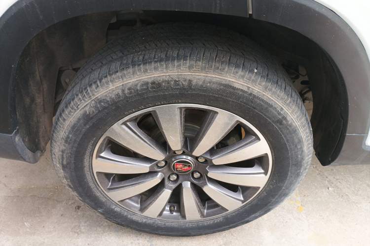 Used Roewe RX8 2019 30T Two-Wheel Drive Supreme Flagship Edition Right Rear Wheel Hub