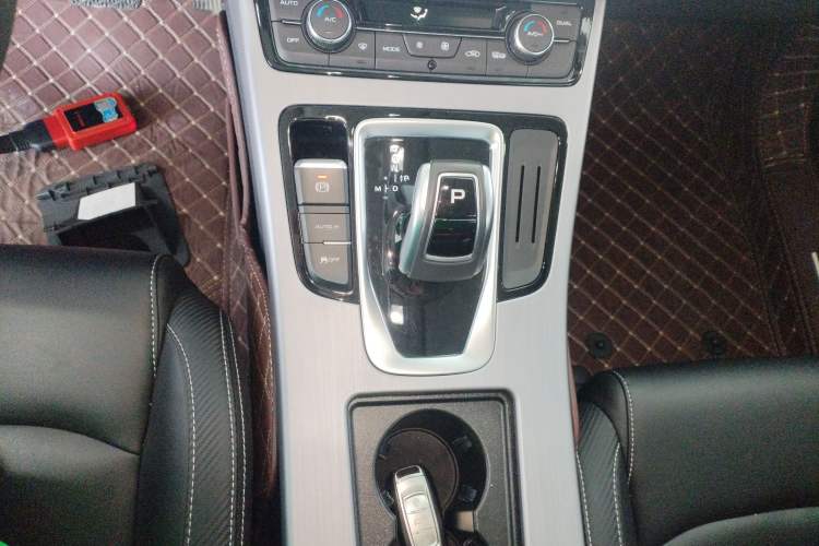 Used Geely Auto Emgrand X7 Sport 2021 Million Edition 1.8TD DCT Two-Wheel Drive Comfort Model
