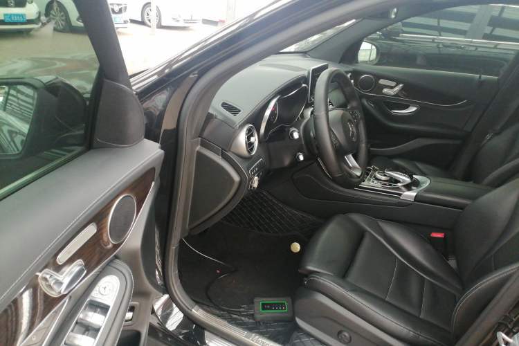 Used Mercedes-Benz GLC 2018 GLC 260 4MATIC Luxury Model
