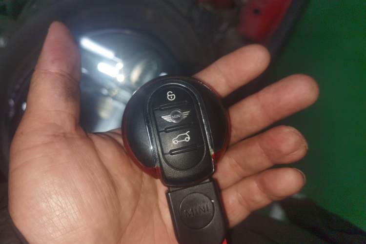 Used MINI 2016 1.5T COOPER Five-Door Edition Vehicle Key