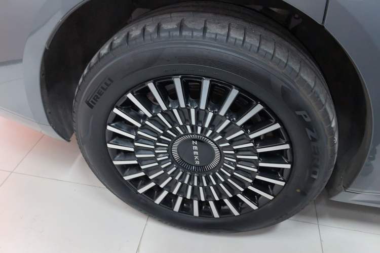 Used Zeekr 009 2024 7-Seater Walk-Through Version Four-Wheel Drive 108 kWh
