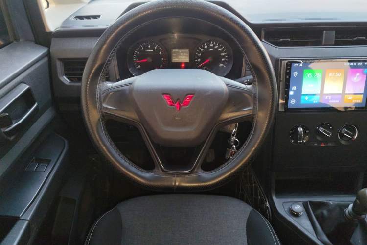 Used Wuling Hongguang PLUS 2019 1.5T Manual Standard Edition 5 Seats
