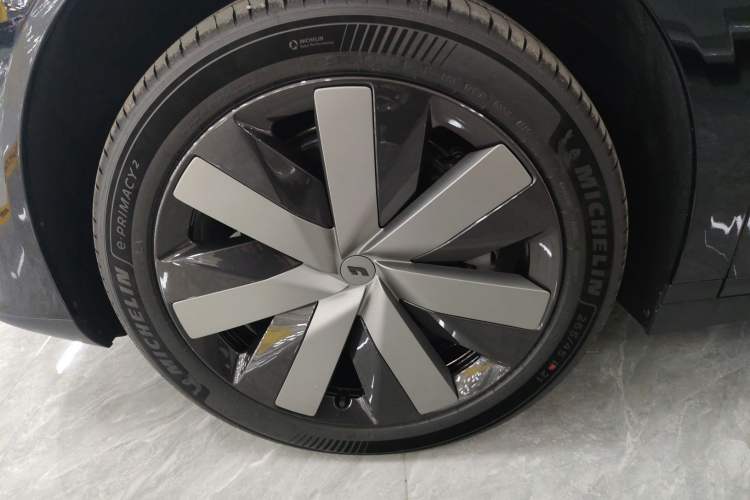 Used Li Auto Li Auto i6 2025 Model Four-Wheel-Drive Standard Type
