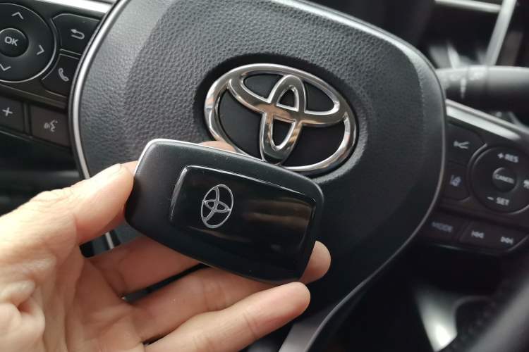 Used Toyota Corolla 2019 Dual-Engine 1.8L E-CVT GL-i Elite Edition Vehicle Key