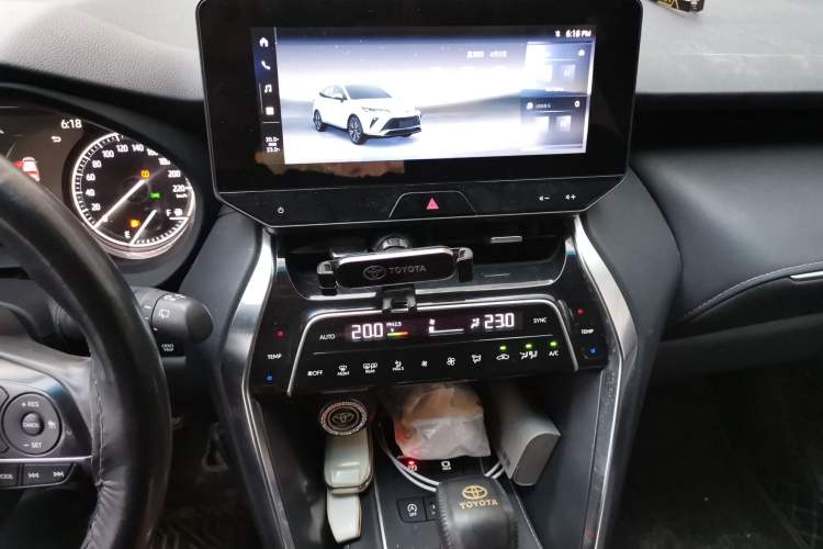 Used Toyota Venza 2023 2.0L CVT Two-Wheel Drive Luxury Edition Audio And AC Panel