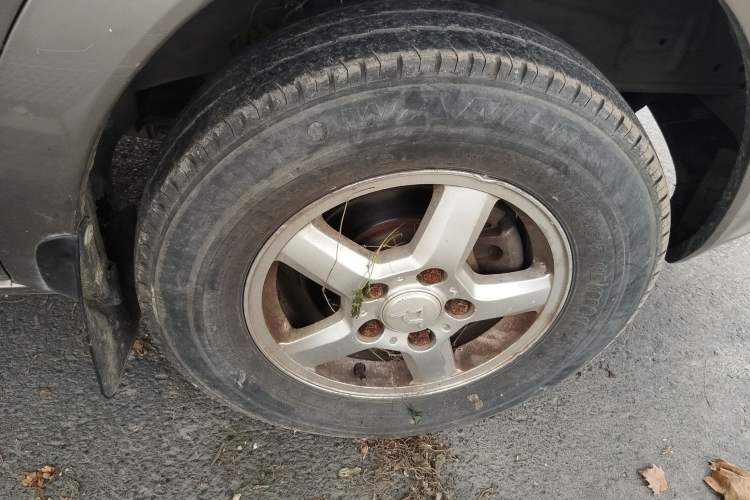 Used SAIC MAXUS Xintu V80 2011 2.5T Short Wheelbase Mid-Roof Yunjie Edition
