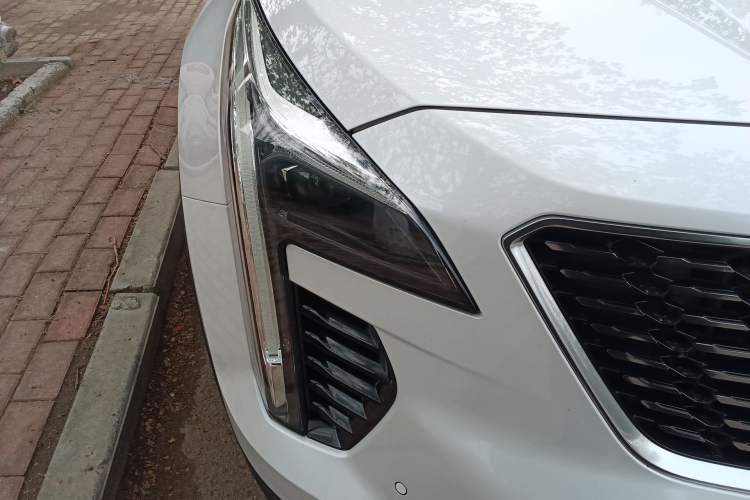 Used Cadillac XT4 2018 28T Two-Wheel Drive Leading Version
