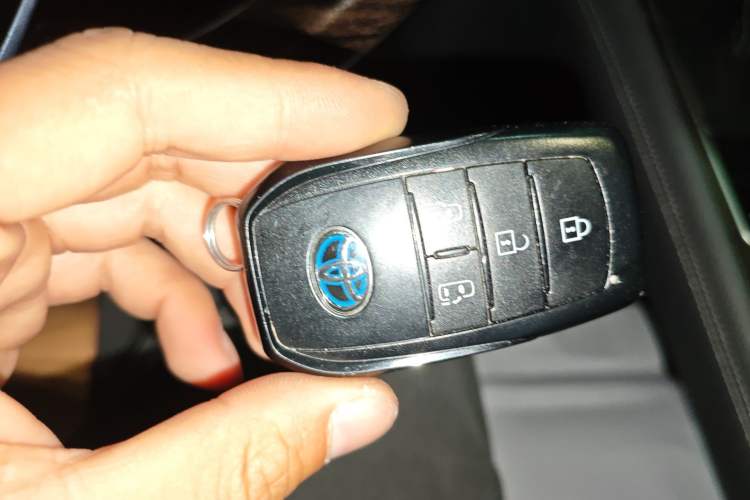 Used Toyota Granvia 2023 2.5L Hybrid Luxury Edition Vehicle Key