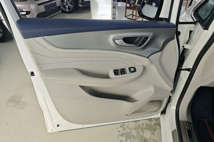 Used Roewe iMAX8 2021 400TGI Supreme Series Ultimate Edition
