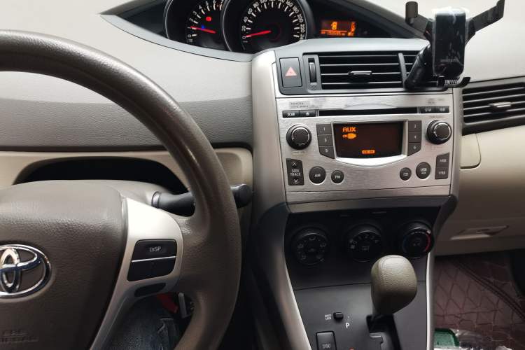 Used Toyota Verso 2015 180E CVT Crossover Edition