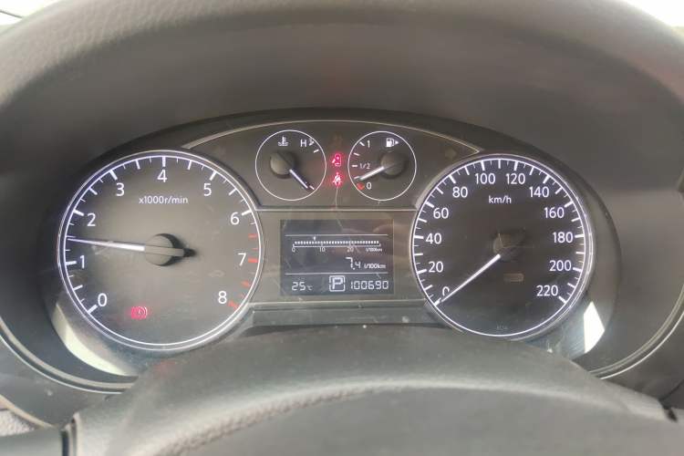 Used Nissan Tiida 2014 1.6L CVT Smart Model
