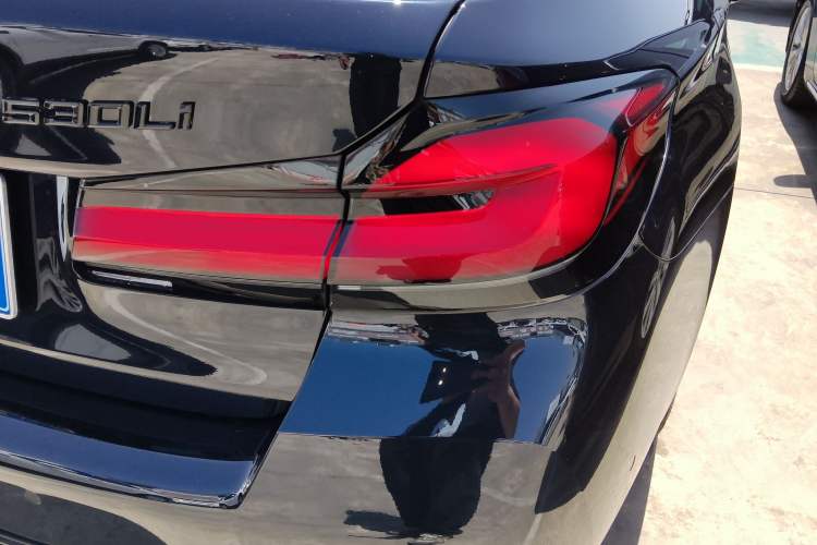 Used BMW 5 Series 2021 530Li Leading Model M Sport Package Exterior 3