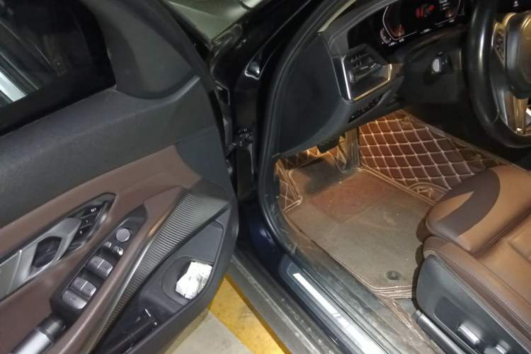 Used BMW 3 Series 2021 Second Facelift 320Li M Sport Package
