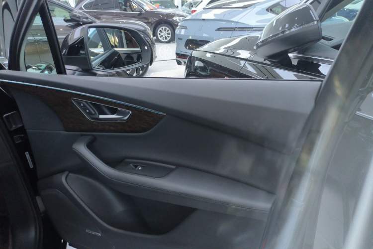 Used Audi Q7 2023 45 TFSI quattro S line Sport model