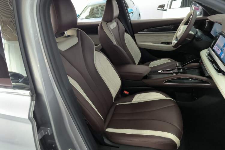 Used Geely Auto Monjaro L 2024 2.0TD High-Power Automatic Two-Wheel Drive Yunqi Version