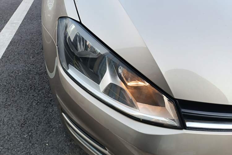 Used Volkswagen Golf 2014 1.6L Automatic Fashion Model Right Front Headlight