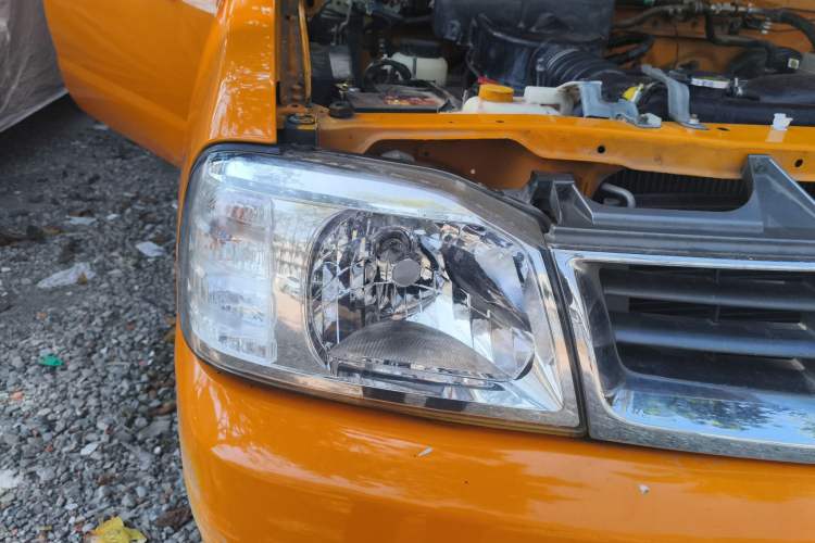 Used Nissan ZN Van 2013 2.4L Two-Wheel Drive Standard Model with 5 Seats