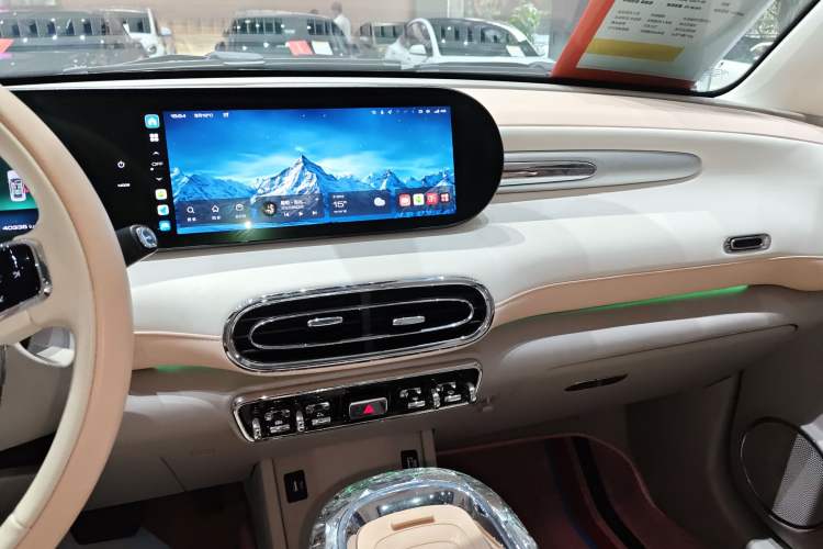 Used ORA Ballet Cat 2022 401 km Nutcracker Edition Audio And AC Panel