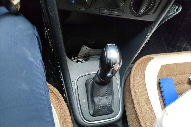 Used Volkswagen Polo 2016 1.4L Automatic Trendy Model Gear Lever