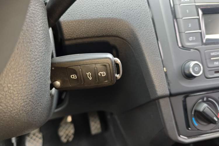 Used Volkswagen Santana 2019 1.5L Manual Fashion Edition China VI Standard Interior 1