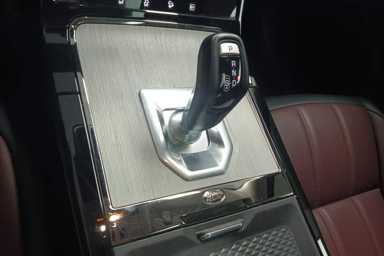 Used Land Rover Range Rover Evoque New Energy 2023 Aurora L P300e Plug-in Hybrid Electric Version