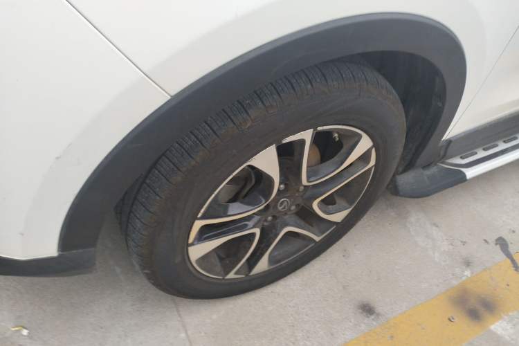 Used Soueast DX7 2017 1.5T Manual Triumph Edition Left Front Wheel Hub