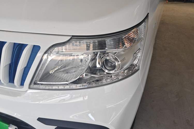 Used Chana Ruixing EM80 2024 Comfort-Style 6-Seater 41.86 kWh