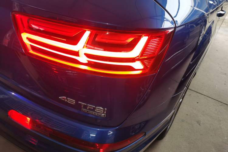 Used Audi Q7 2018 45 TFSI S line Sport Edition Right Rear Taillight