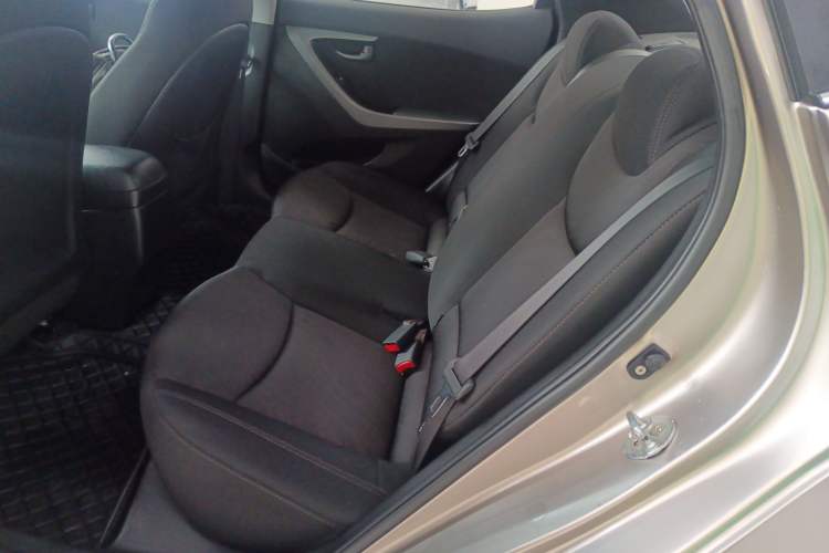 Used Hyundai Elantra (5th Generation / Langdong) 2016 1.6L Automatic Smart Version