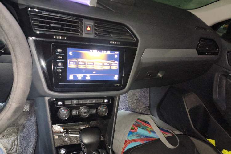 Used Volkswagen Tiguan L 2021 280TSI Automatic Two-Wheel Drive Smart Edition Audio And AC Panel