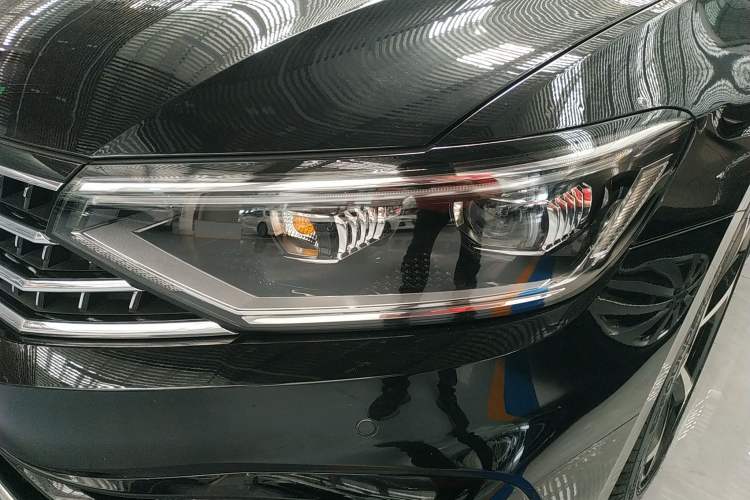 Used Volkswagen Magotan 2023 2 Million Units Commemorative Edition 330TSI DSG Luxury Version Left Front Headlight