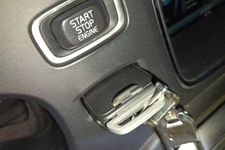 Used Volvo V40 2013 2.0T Zhiyi Edition