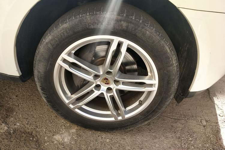 Used Porsche Macan 2014 Macan 2.0T Right Front Wheel Hub