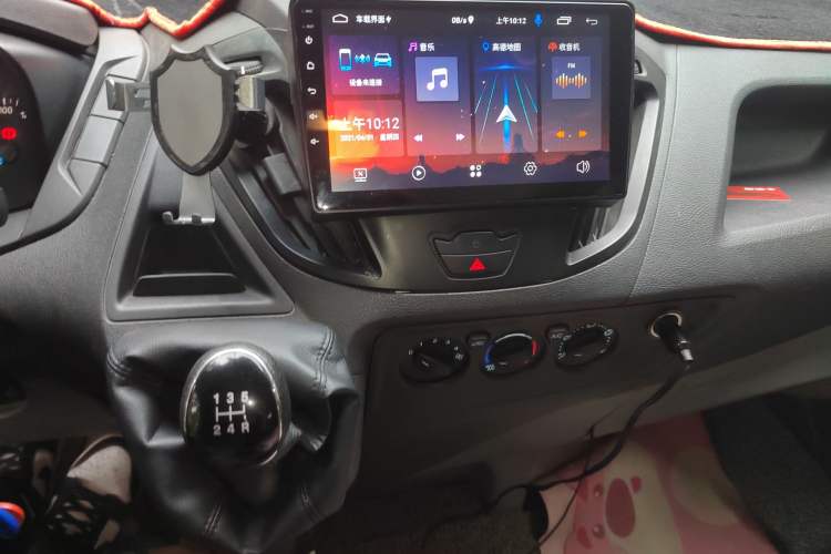 Used Ford Transit 2020 2.0T Gasoline Multi-Function Commercial Vehicle Mid-Drive Low-Roof Design with Dual Rear Doors Meeting China VI Emission Standards Audio And AC Panel