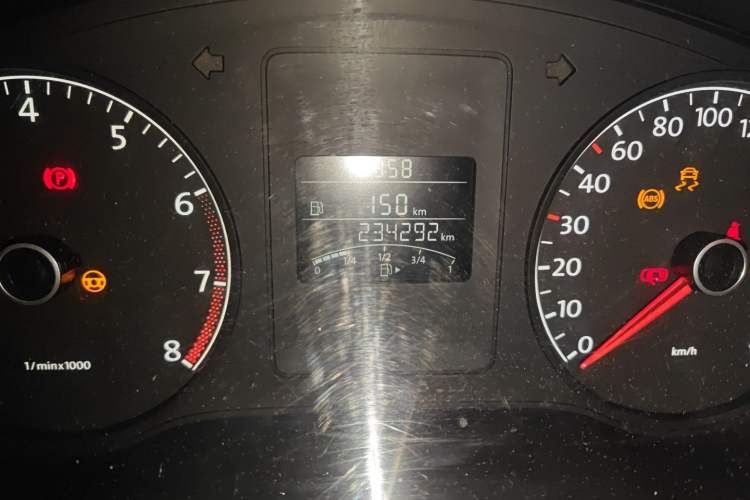 Used Volkswagen Sagitar 2012 1.6L Manual Fashion Edition Odometer Close Up