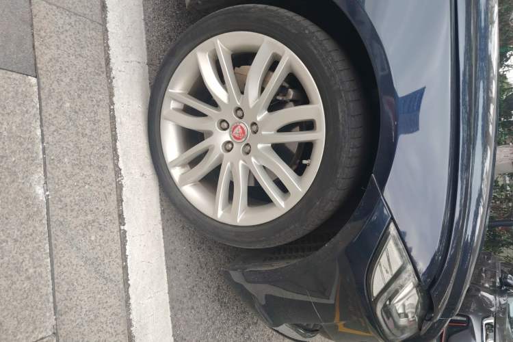 Used Jaguar XFL 2020 XFL 2.0T P250 Four-Wheel Drive Luxury Edition Right Front Wheel Hub