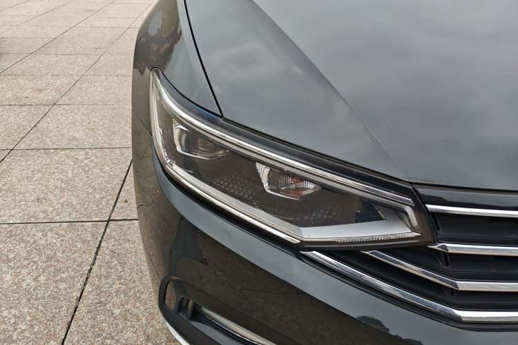 Used Volkswagen Magotan 2020 330TSI DSG Luxury Edition Right Front Headlight