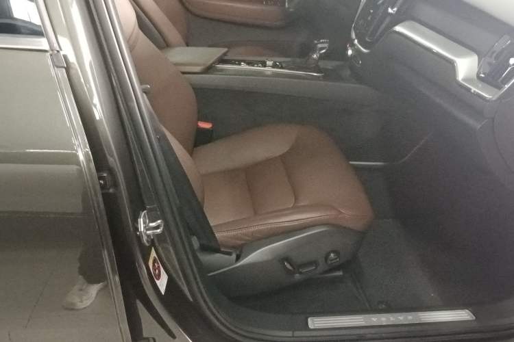 Used Volvo XC60 2019 T5 4x4 Smart Edition China V Standard Right Front Seat