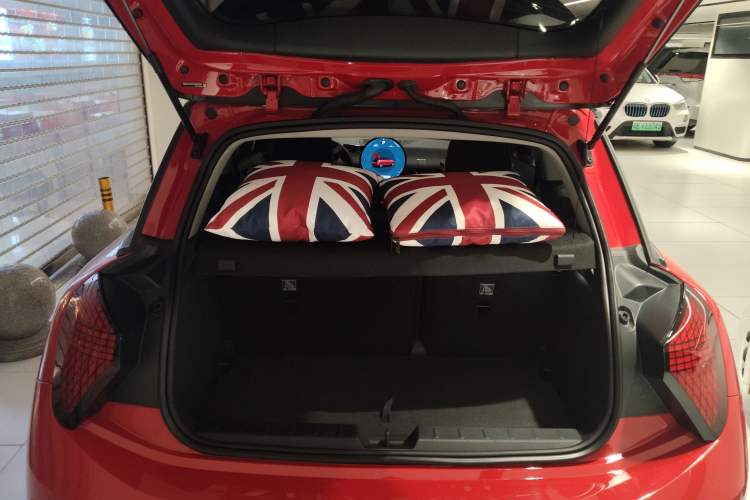 Used MINI Electric COOPER 2024 456km COOPER E Classic Edition Trunk