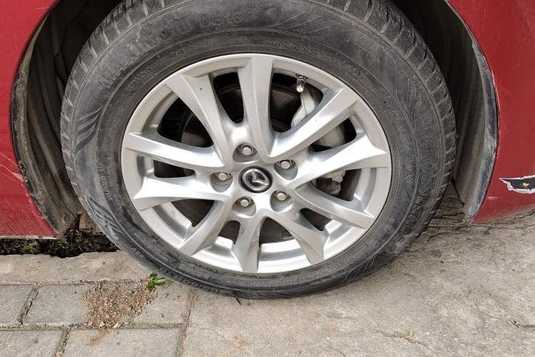 Used Mazda 3 Axela 2016 Sedan 1.5L Automatic Comfort Model