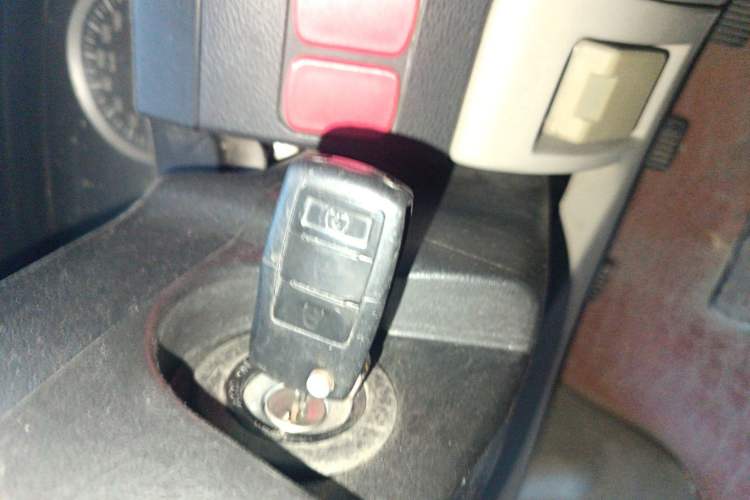 Used FORTHING Lingzhi 2016 M3L 1.6L 7-Seater Comfort Model Vehicle Key