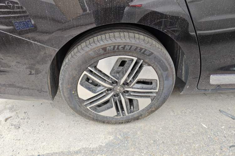 Used JAC Refine RF8 PHEV 2024 Zhiling Edition 1.5T 150KM Flagship Model – Lithium Iron Phosphate
