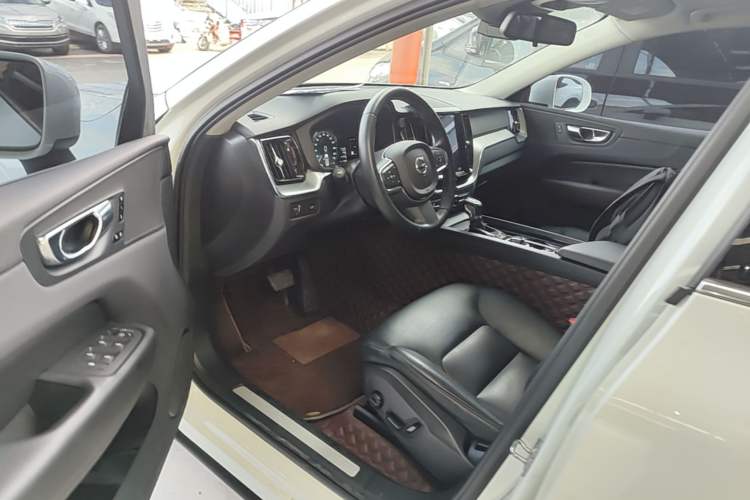 Used Volvo XC60 2021 T5 4x4 Smart Luxury Edition