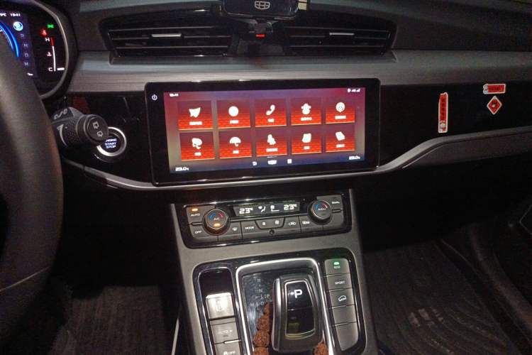 Used Geely Auto Emgrand X7 Sport 2021 Million Edition 1.8TD DCT Two-Wheel Drive Luxury Model Audio And AC Panel