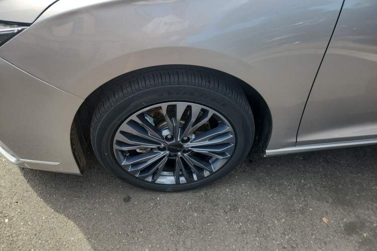 Used Dongfeng Aeolus Yixuan MAX 2021 1.5T Ultra-Stylish Trendsetter Edition Left Front Wheel Hub